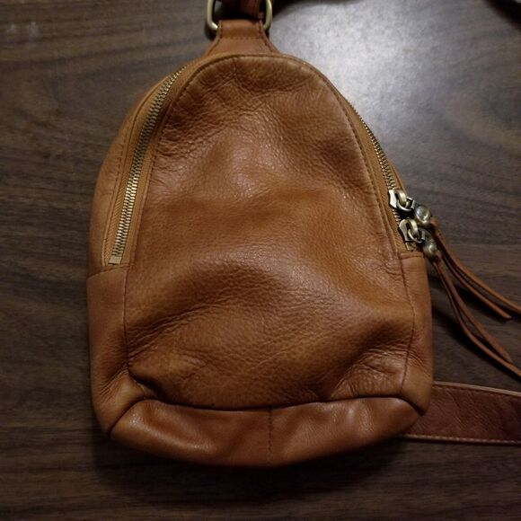 Hobo Fern Sling Bag Brown Pebbled Leather Shoulder Strap Small Zip  8x6.5x2.5 - Picture 2 of 5